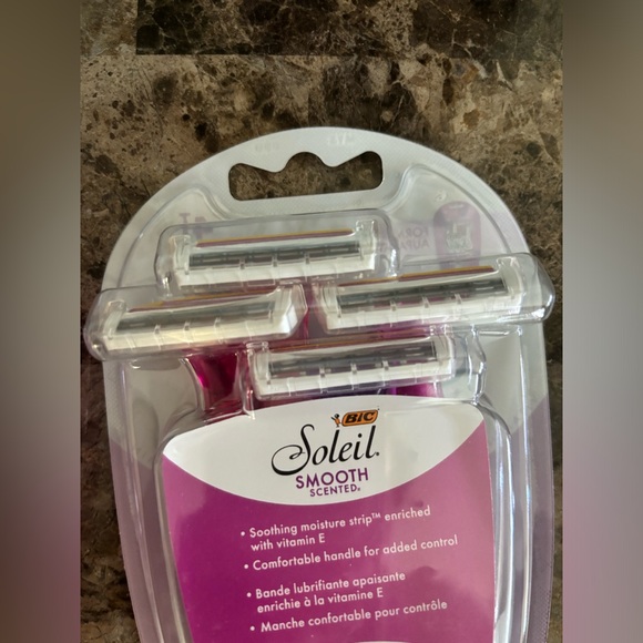 Bic Soleil Smooth Razors Lavender Handles 4 Pack Lot of 2 Personalcare New - Picture 2 of 3